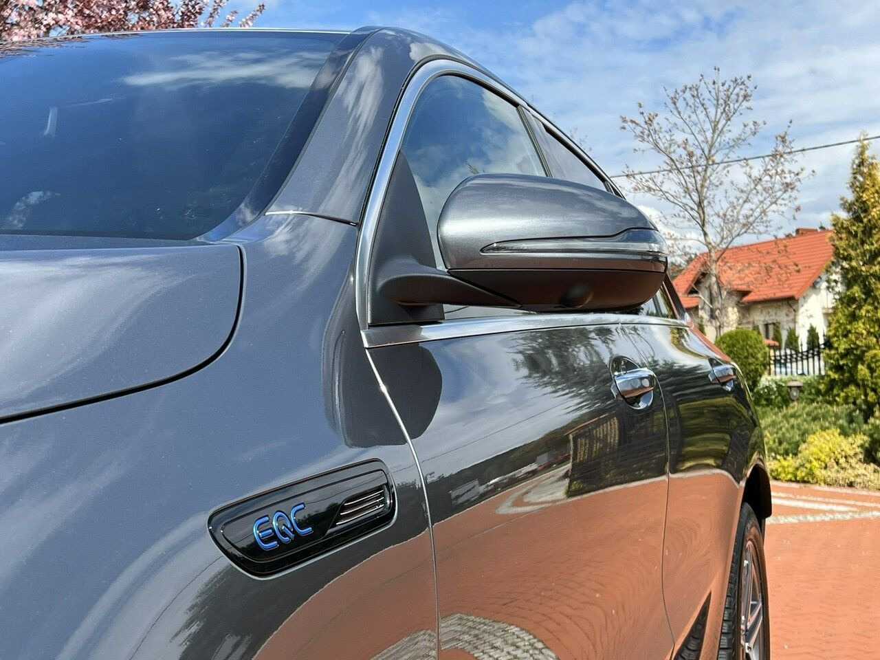 Легковой автомобиль Mercedes-Benz EQC: фото 8