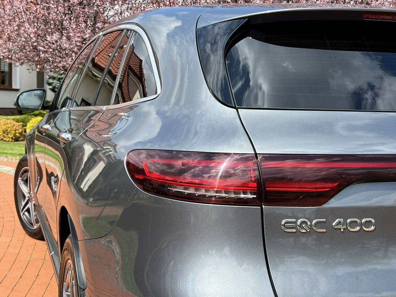 Легковой автомобиль Mercedes-Benz EQC: фото 18