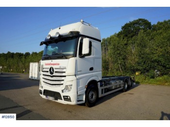Грузовик-контейнеровоз/ сменный кузов Mercedes Actros