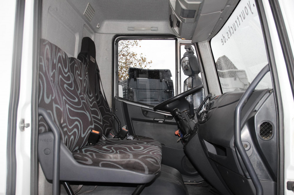 Грузовик с закрытым кузовом Iveco Eurocargo  120E18 EEV Koffer 7,5m Seiten Tür  LBW: фото 6