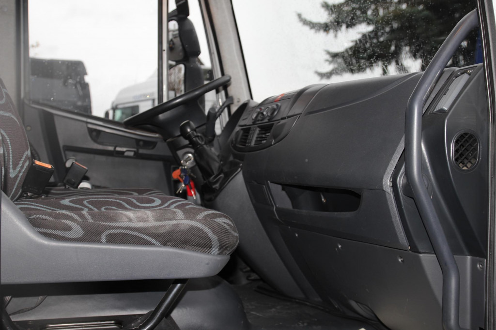 Грузовик с закрытым кузовом Iveco Eurocargo  120E18 EEV Koffer 7,5m Seiten Tür  LBW: фото 7