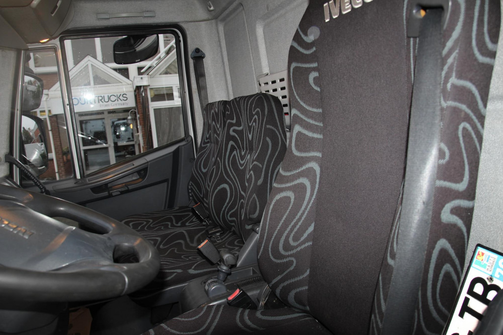 Грузовик с закрытым кузовом Iveco Eurocargo  120E18 EEV Koffer 7,5m Seiten Tür  LBW: фото 3