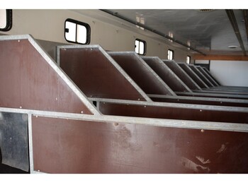 Полуприцеп-коневоз DESOT Horse trailer (10 horses): фото 4