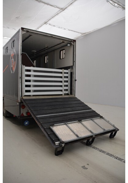Полуприцеп-коневоз DESOT Horse trailer (10 horses): фото 7