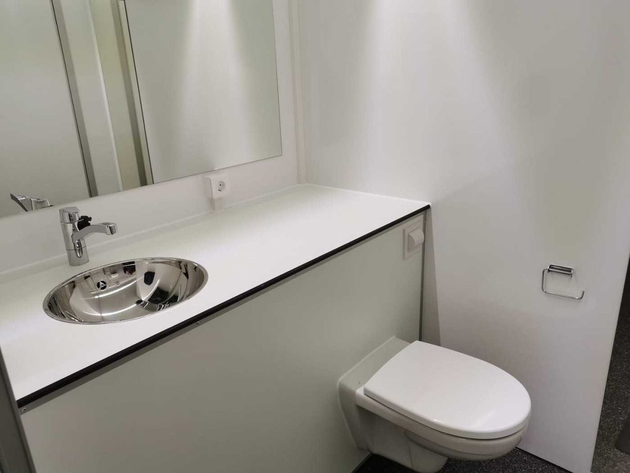 Новый Прицеп ROSEMEIER ER Badanhänger mit WC LUX Toilettenanhänger: фото 6