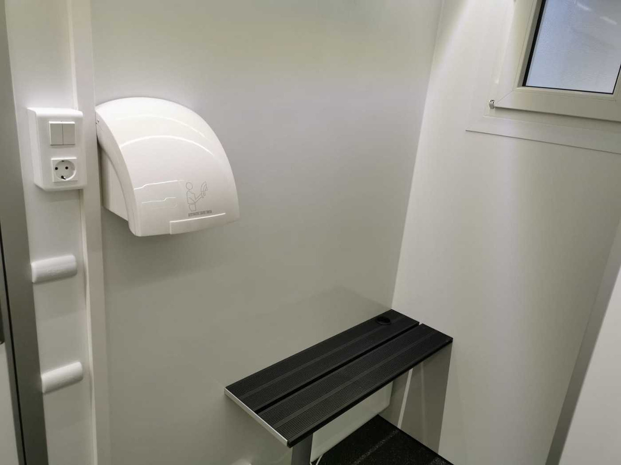 Новый Прицеп ROSEMEIER ER Badanhänger mit WC LUX Toilettenanhänger: фото 9