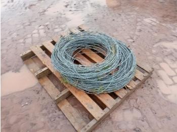 Инвентарь для животноводства Pallet of Barb Wire: фото 1