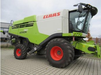 Зерноуборочный комбайн CLAAS Lexion 740