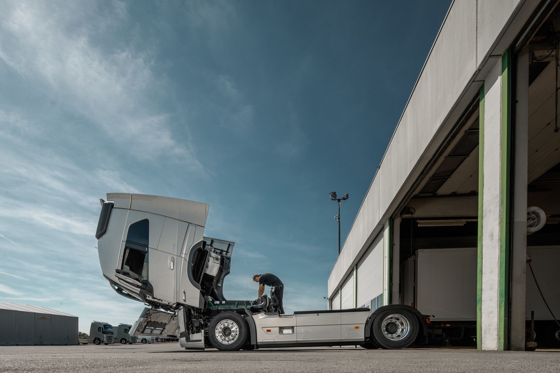STARENT Truck & Trailer GmbH undefined: фото 2