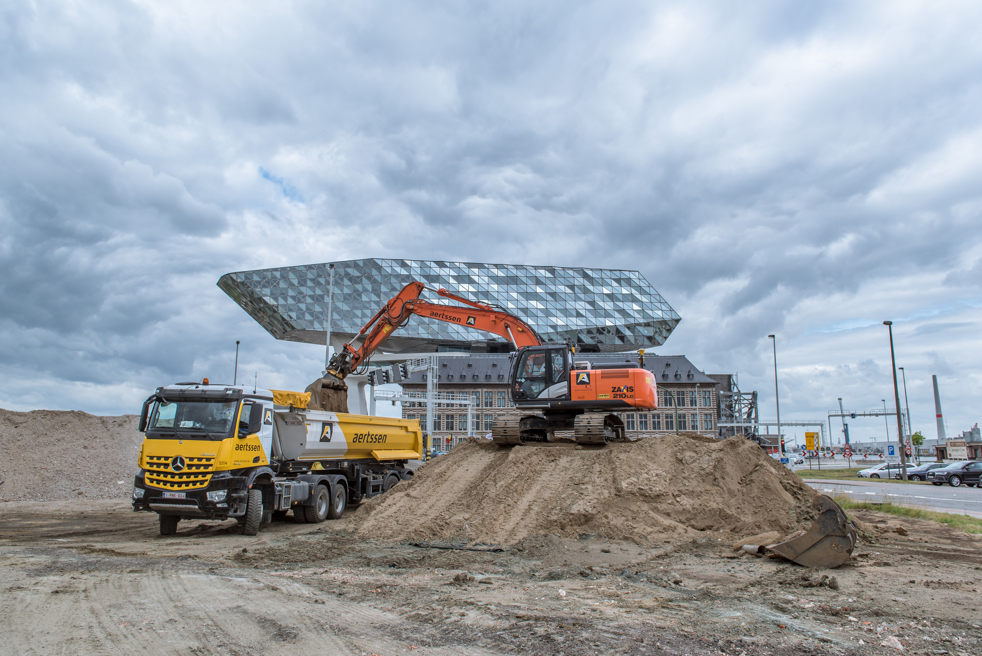 Aertssen Trading NV - Строительная техника HITACHI ZX225 - дизель undefined: фото 3