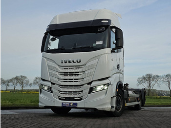 Грузовик-контейнеровоз/ Сменный кузов IVECO S-WAY