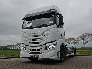 Грузовик-контейнеровоз/ Сменный кузов IVECO S-WAY