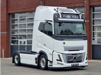 Тягач VOLVO FH16