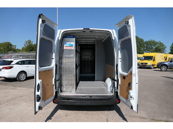 Цельнометаллический фургон RENAULT Master
