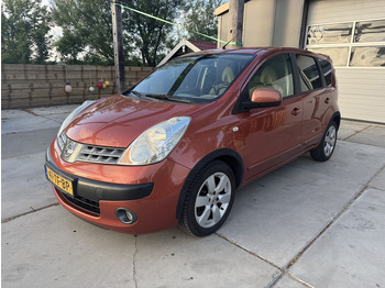 Легковой автомобиль NISSAN