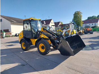 Колёсный погрузчик JCB 409
