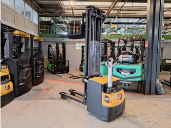 Штабелер CATERPILLAR