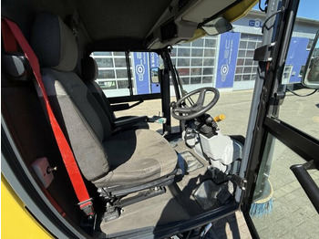 Johnston C202 Kleinkehrmaschine 2 M³ - 6.000 h в лизинг Johnston C202 Kleinkehrmaschine 2 M³ - 6.000 h: фото 2 Johnston C202 Kleinkehrmaschine 2 M³ - 6.000 h в лизинг Johnston C202 Kleinkehrmaschine 2 M³ - 6.000 h: фото 2