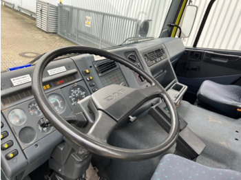 Фото интерьера 1: Крюковой мультилифт DAF 65.210 4x4 65.210 4x4