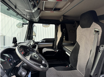 Фото интерьера 1: Тягач MAN TGX 18.420 4x2 BLS TGX 18.420 4X2 BLS, Retarder Фото интерьера 1: Тягач MAN TGX 18.420 4x2 BLS TGX 18.420 4X2 BLS, Retarder