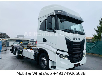 Грузовик-контейнеровоз/ Сменный кузов IVECO S-WAY