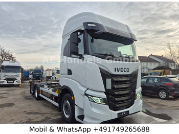 Грузовик-контейнеровоз/ Сменный кузов IVECO S-WAY