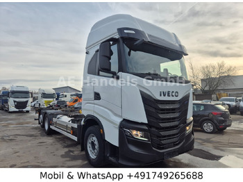 Грузовик-контейнеровоз/ Сменный кузов IVECO S-WAY