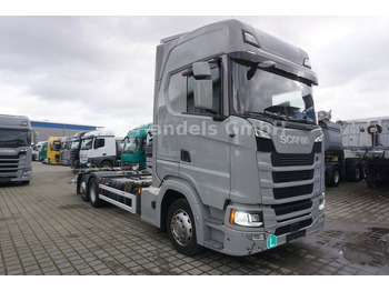 Грузовик-контейнеровоз/ Сменный кузов SCANIA S 450