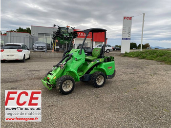 Компактный фронтальный погрузчик AVANT