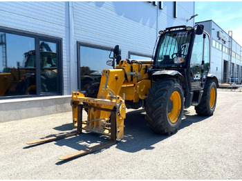 Телескопический погрузчик JCB