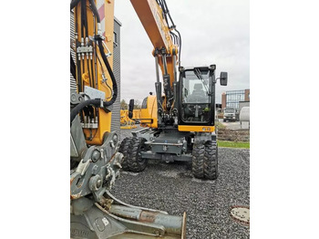 Гусеничный экскаватор LIEBHERR