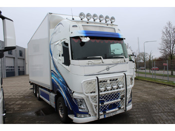 Грузовик с закрытым кузовом VOLVO FH
