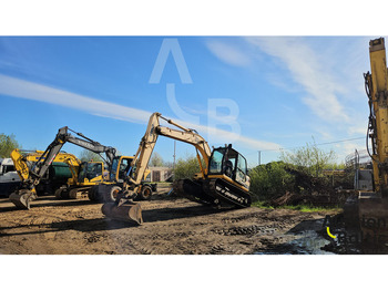 Гусеничный экскаватор JCB JS130
