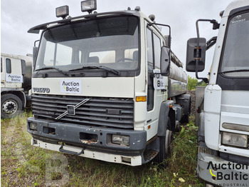 Грузовик-цистерна VOLVO FL6