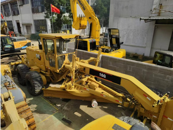 Грейдер CATERPILLAR