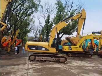 Гусеничный экскаватор CATERPILLAR 320D2