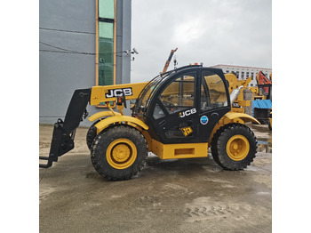 Телескопический погрузчик JCB
