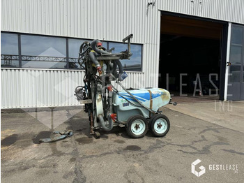 Прицепной опрыскиватель