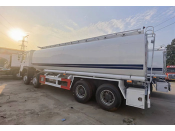 Грузовик-цистерна Sinotruk HOWO 8*4 Tank truck: фото 2