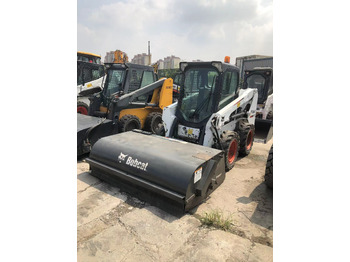 Мини-погрузчик с бортовым поворотом BOBCAT S550