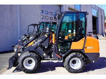 Компактный фронтальный погрузчик KUBOTA