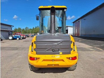 Колёсный погрузчик Volvo L35G: фото 3