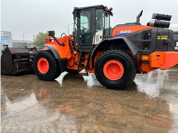 Колёсный погрузчик HITACHI ZW220