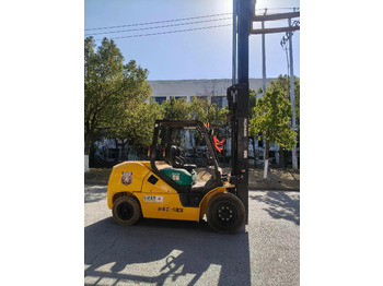 Дизельный погрузчик KOMATSU