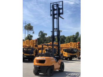 Дизельный погрузчик TOYOTA