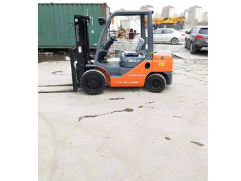Вилочный погрузчик TOYOTA