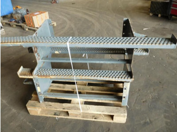 Кабина и интерьер LIEBHERR