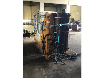 Кабина и интерьер LIEBHERR