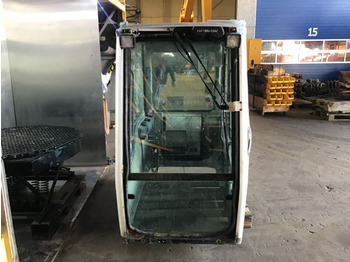 Кабина и интерьер LIEBHERR