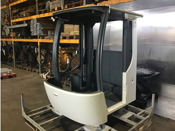 Кабина и интерьер LIEBHERR